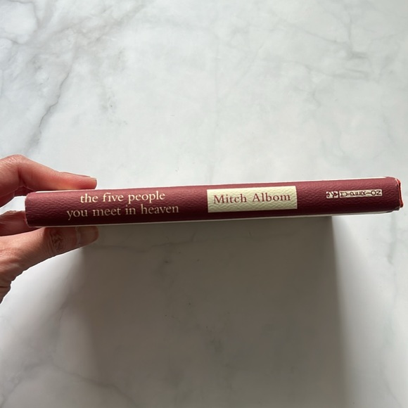 The Five People You Meet in Heaven Hardcover - Picture 4 of 11